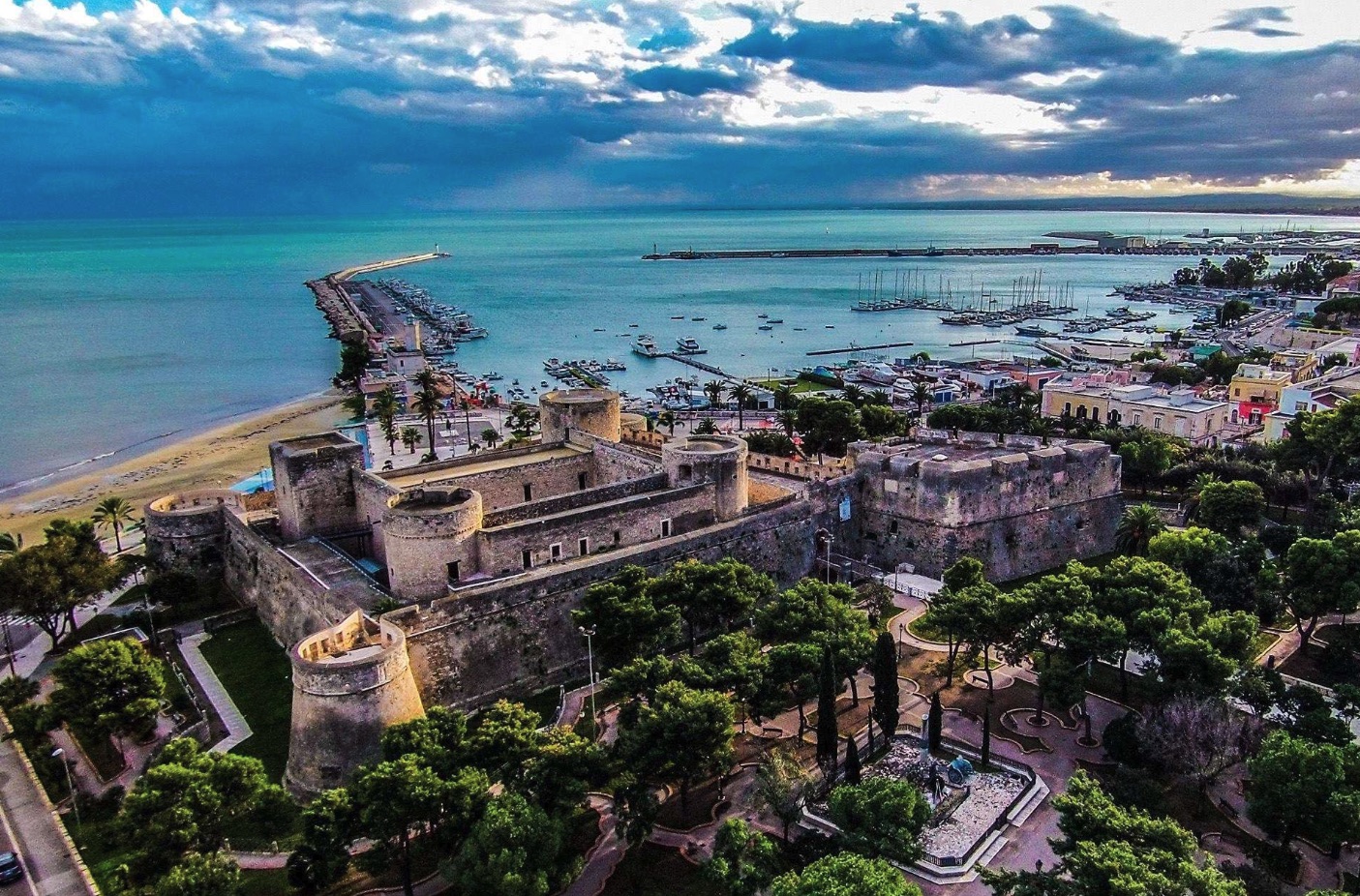 Manfredonia e il Golfo del Gargano visto dalla zona di Monte Sant'Angelo